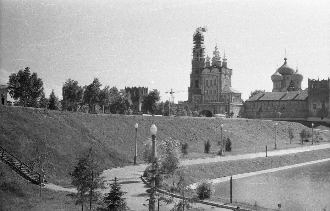 Вид на Новодевичий монастырь