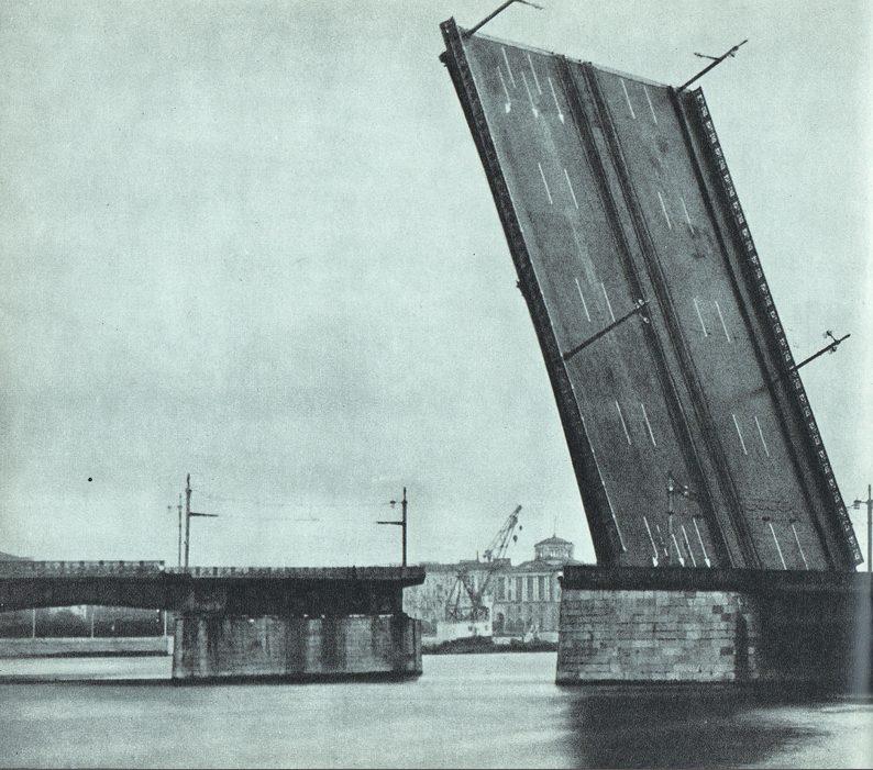 Разводной пролёт Литейного моста