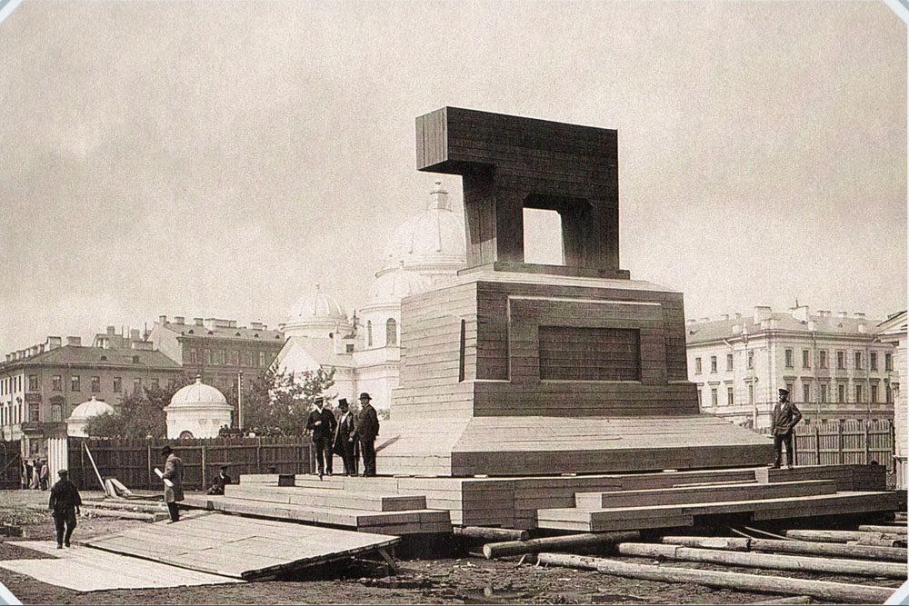 Выбор места под фундамент  памятника Александру III