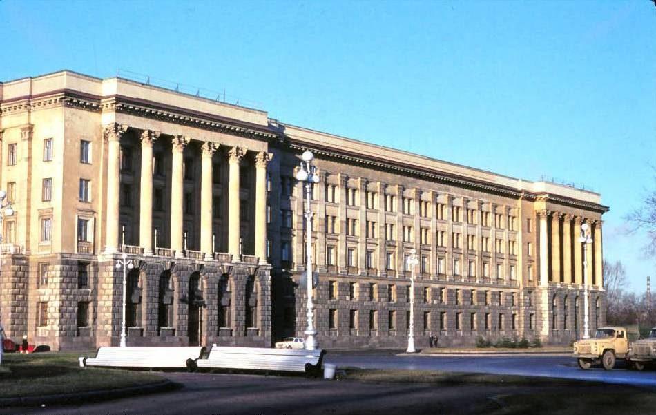 Здание Ленинградского научно-исследовательского радиотехнического института (ЛНИРТИ)
