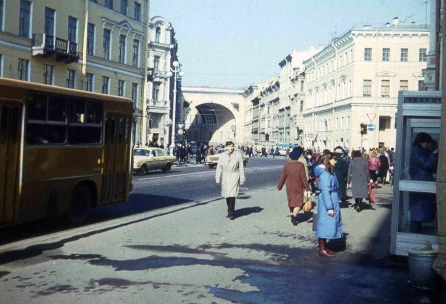 Улица Герцена у перекрестка с Невским пр