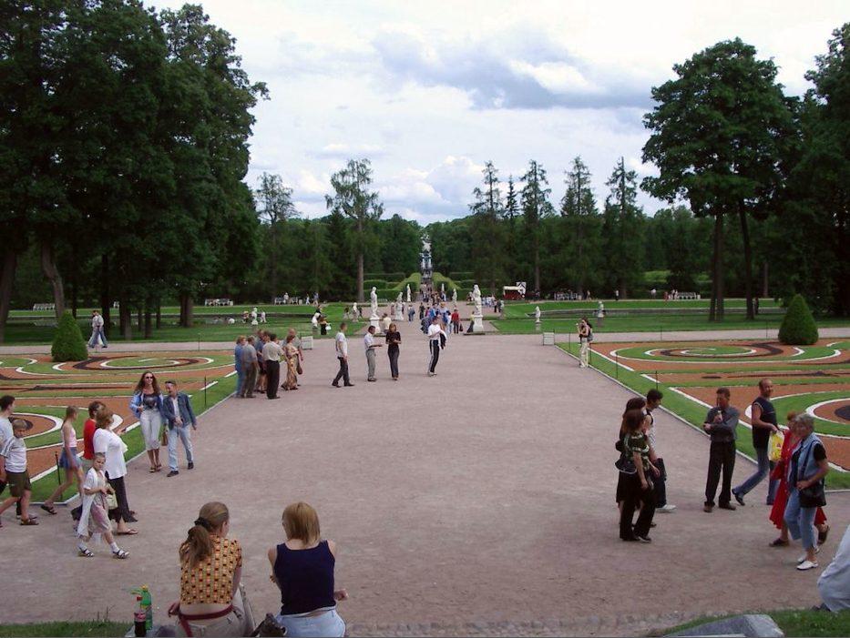 Екатерининский парк в Пушкине. Вид Эрмитажной аллеи