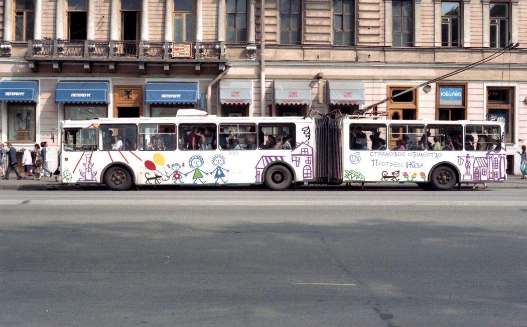 Троллейбус на Невском проспекте