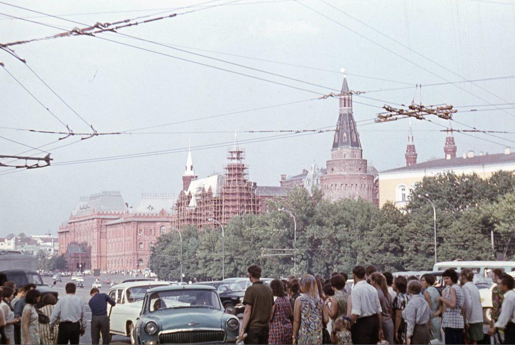 Проспект Маркса (Охотный ряд), Вид на Исторический музей и Арсенальную башню Кремля