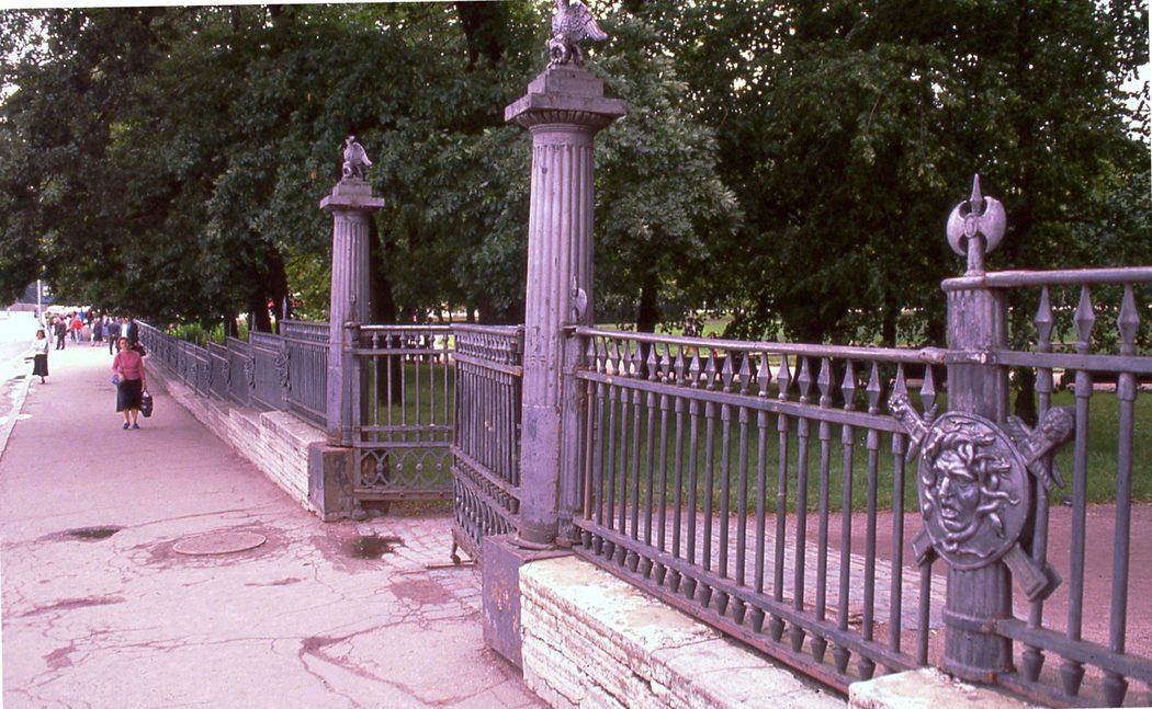 Ограда и ворота Летнего сада со стороны Мойки