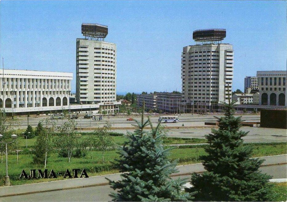 Алма-Ата. Площадь им. Л.И. Брежнева