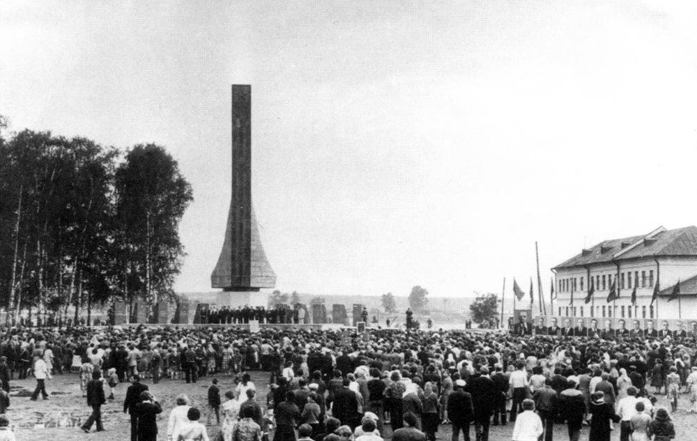 Открытие монумента Славы в память о погибших воинах-устюжанах в Великой Отечественной войне 1941-1945 гг. 