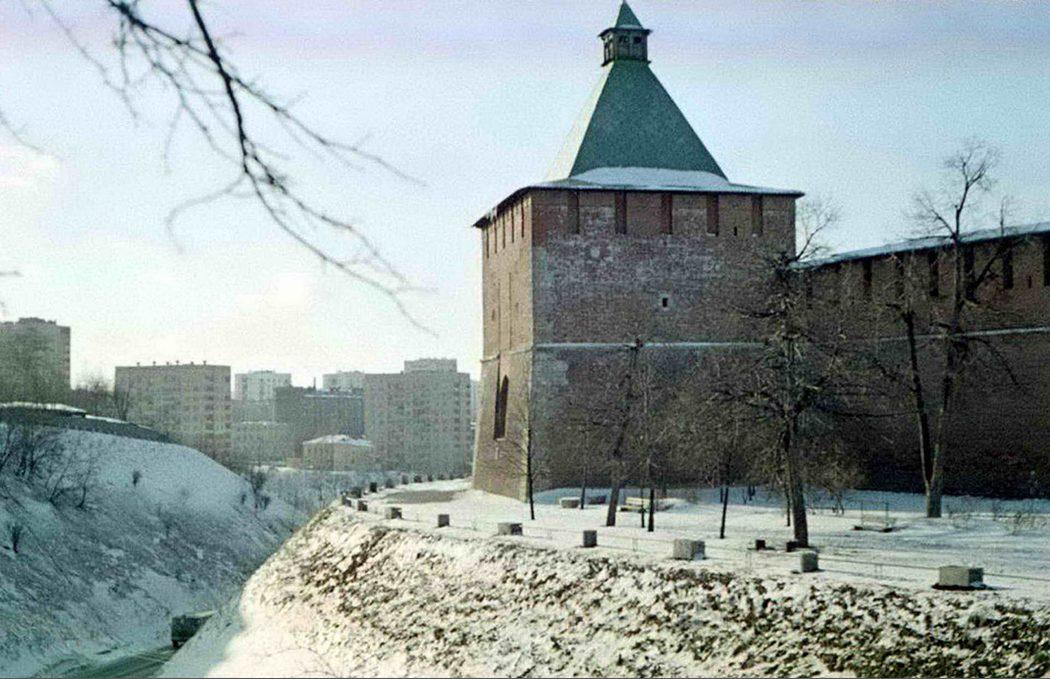 Никольская башня Кремля зимой