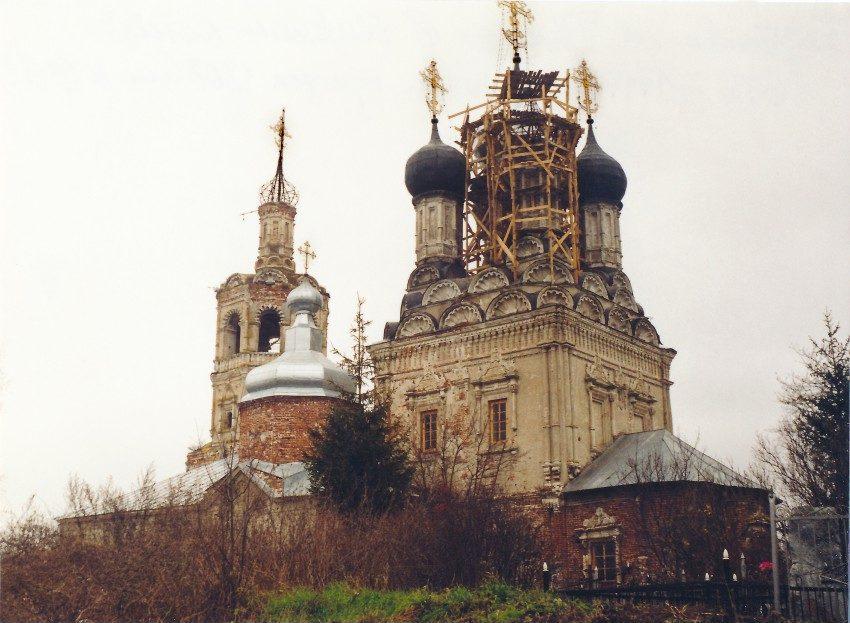Церковь Троицы Живоначальной в Дединове