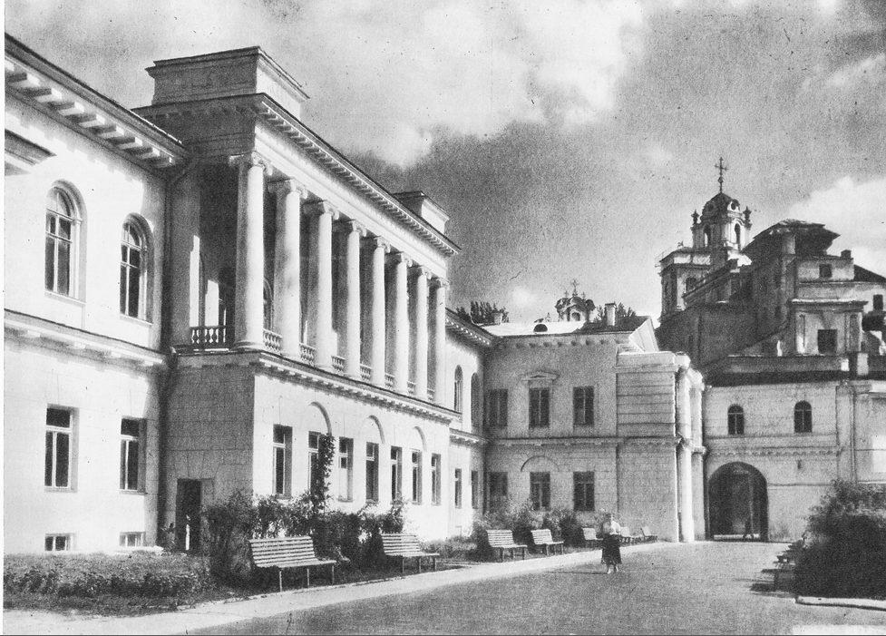 Фасад б. дома генерал-губернатора со стороны двора