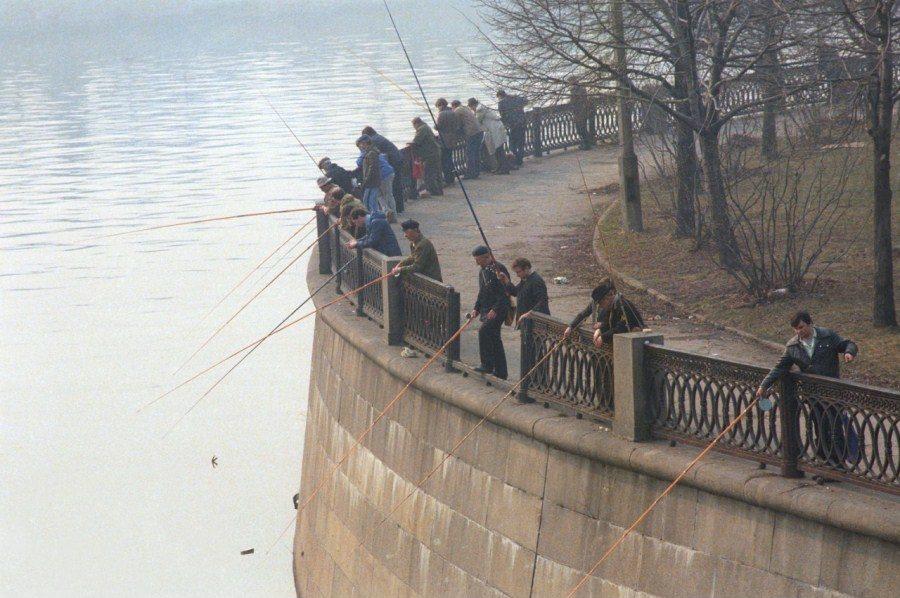 Рыбаки на Москве  реке