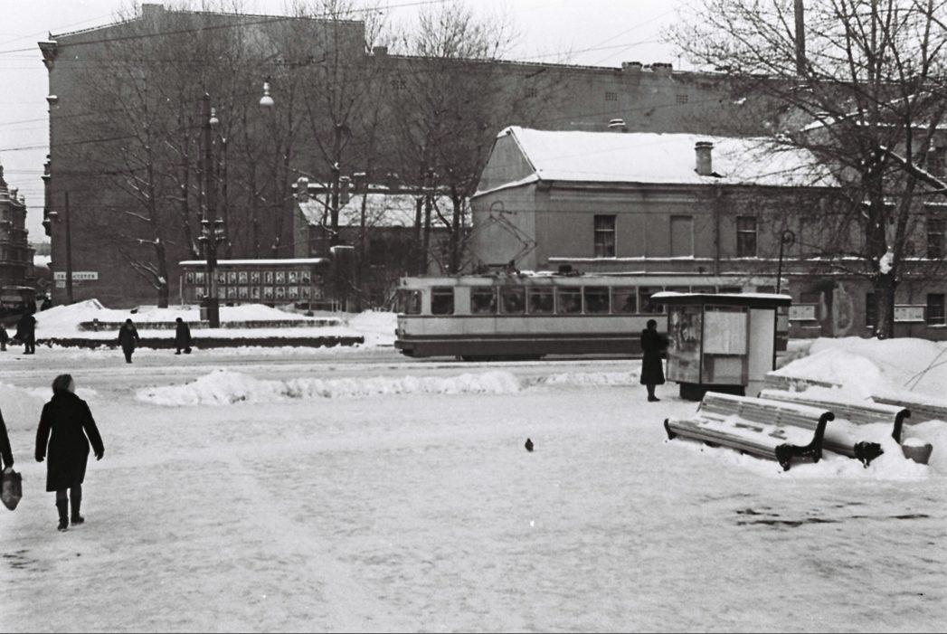 Угол Загородного проспекта и улицы Дзержинского