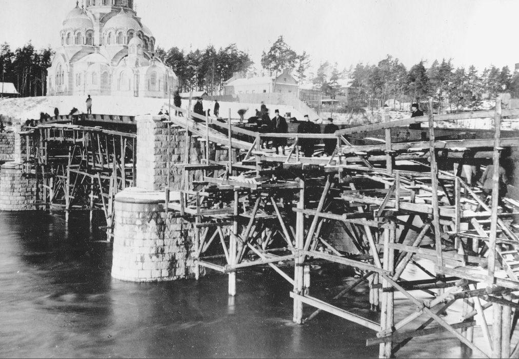 Строительство Жверинского моста