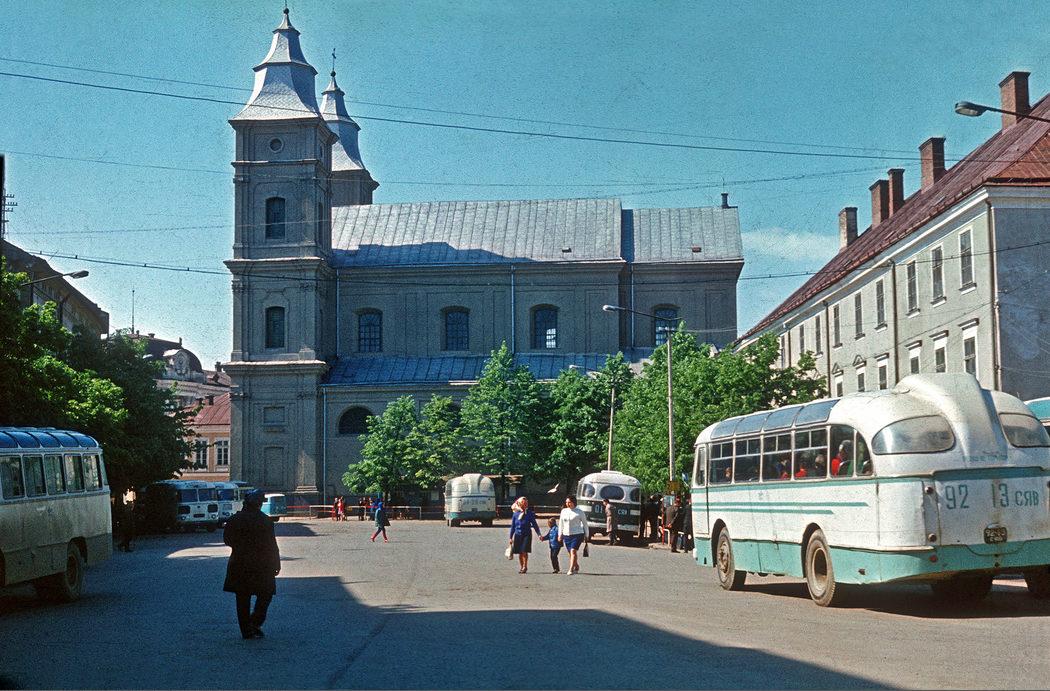 Ивано-Франковск. Вид на Кафедральный собор Святого Воскресения