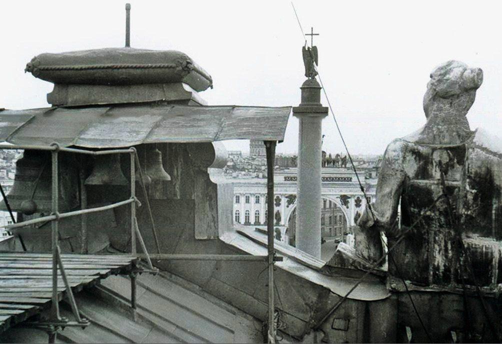 Звонница на крыше Зимнего дворца