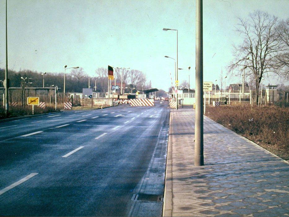 Grenzübergang Staaken. Heerstraße