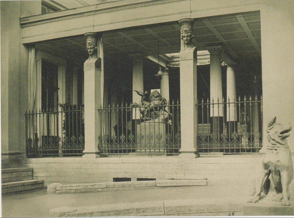 Балкон при Сергиевском дворце В. К. Марии Николаевны