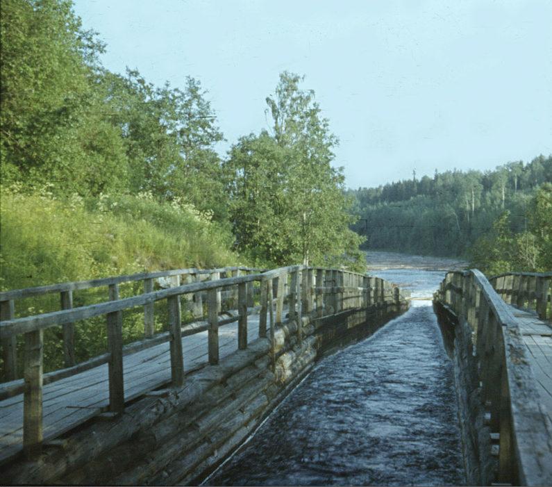 Водопад Кивач. Деревянный водосброс для пропуска сплавного леса