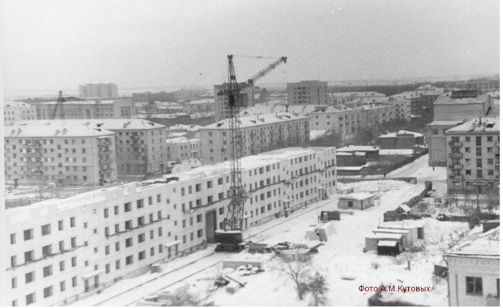 Вид на юго-западную часть города со стройки дома с универсамом по улице Карла Маркса