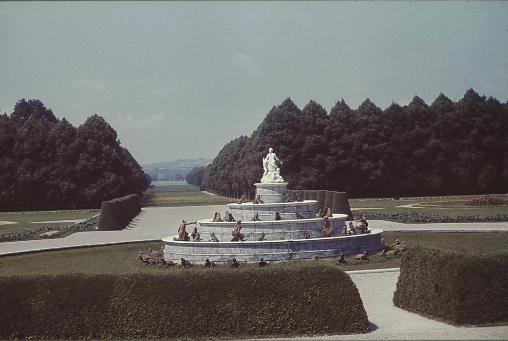 Park von Schloß Herrenchiemsee mit Latona-Brunnen