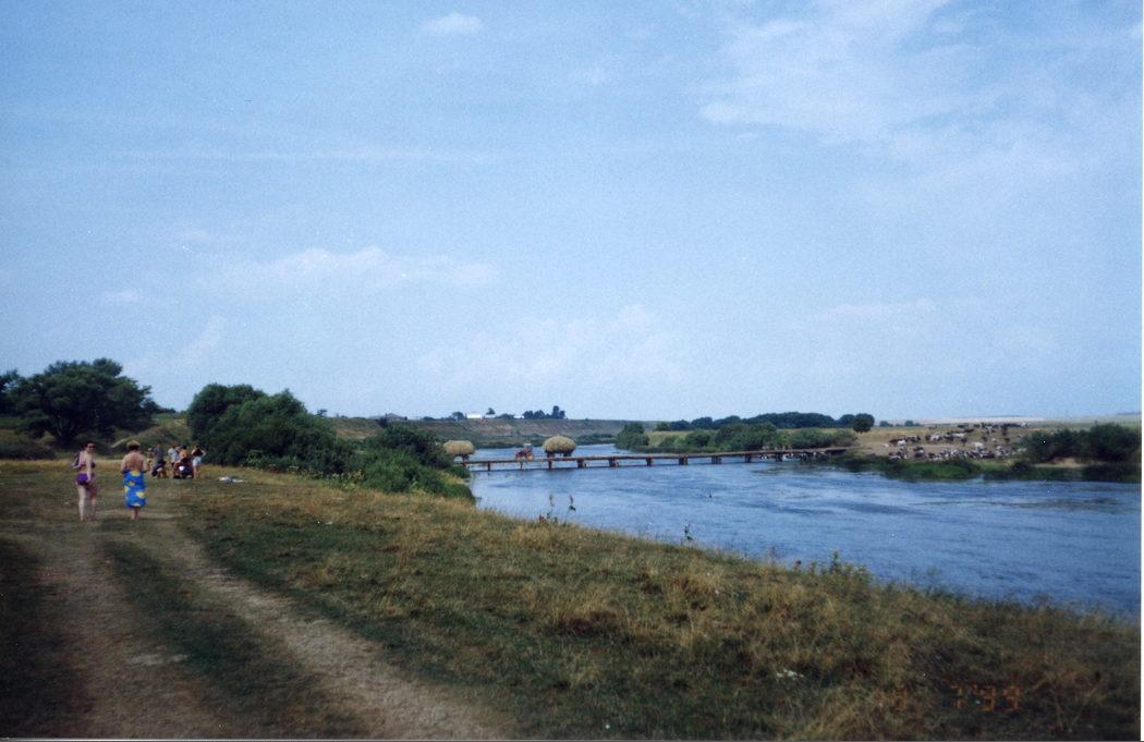 Вид на деревянный мост в селе Спасское Городище