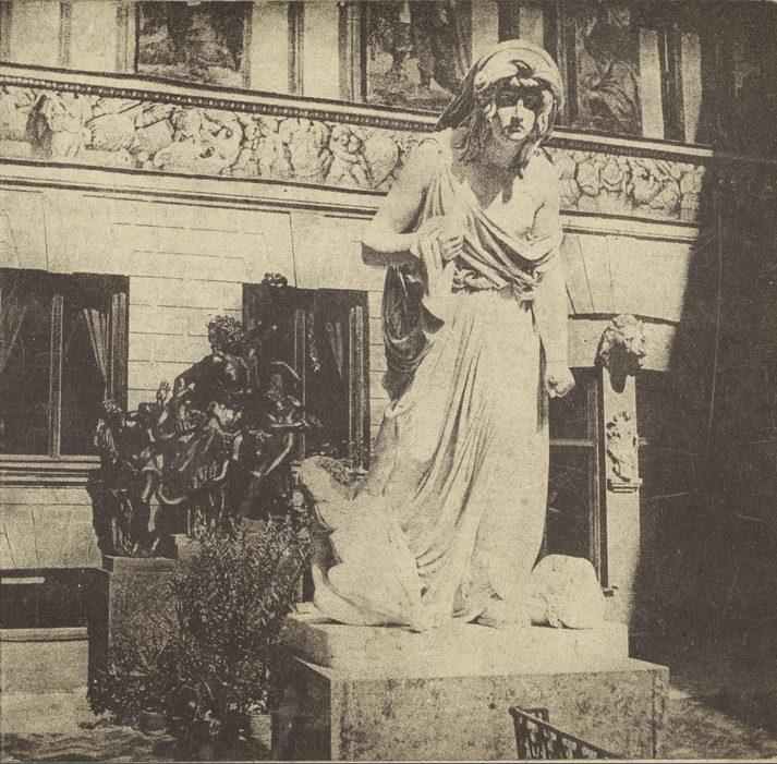 Статуя Медеи во дворе дома О. Монферрана (наб. Мойки, 86)