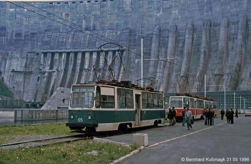 Черемушки. Трамваи у Саяно-Шушенской ГЭС