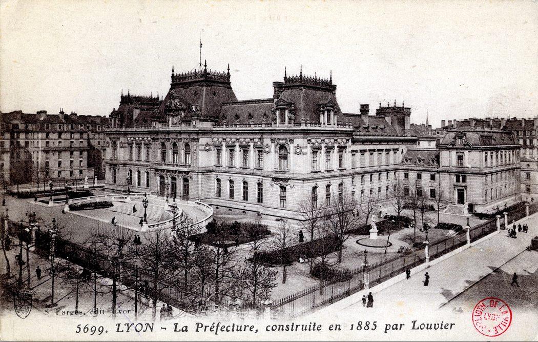 Lyon — La Préfecture, construite en 1885, par Louvie