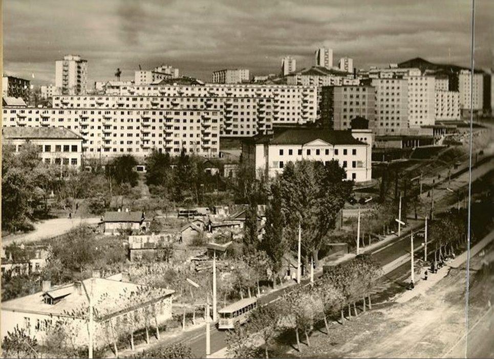 перекресток проспекта 100 летия Владивостока и улицы Русской