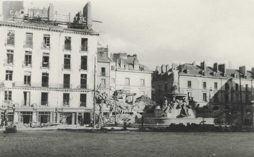 Bombardements alliés de Nantes :  la Place Royale