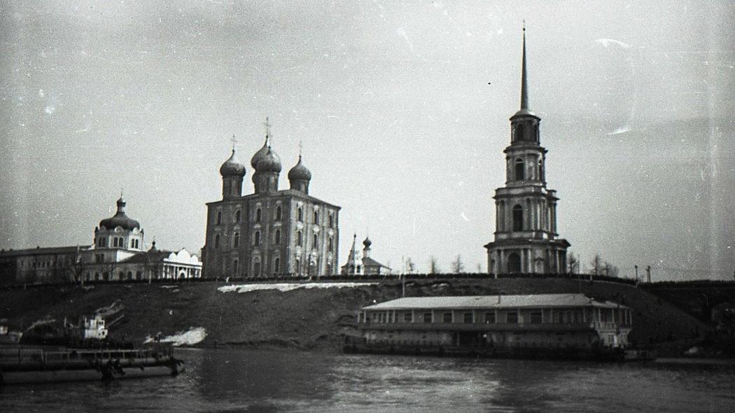 Вид на кремль с реки Трубеж
