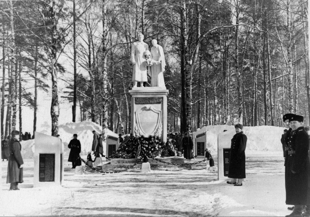 Памятник войнам Советской Армии на Новом кладбище