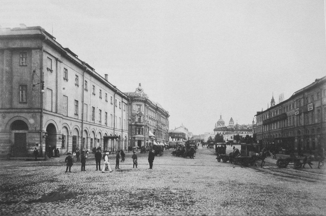 Вид с Театральной площади на Лубянскую площадь