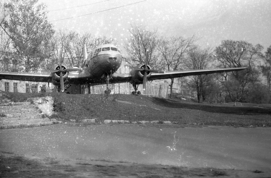 Самолет на улице Гагарина