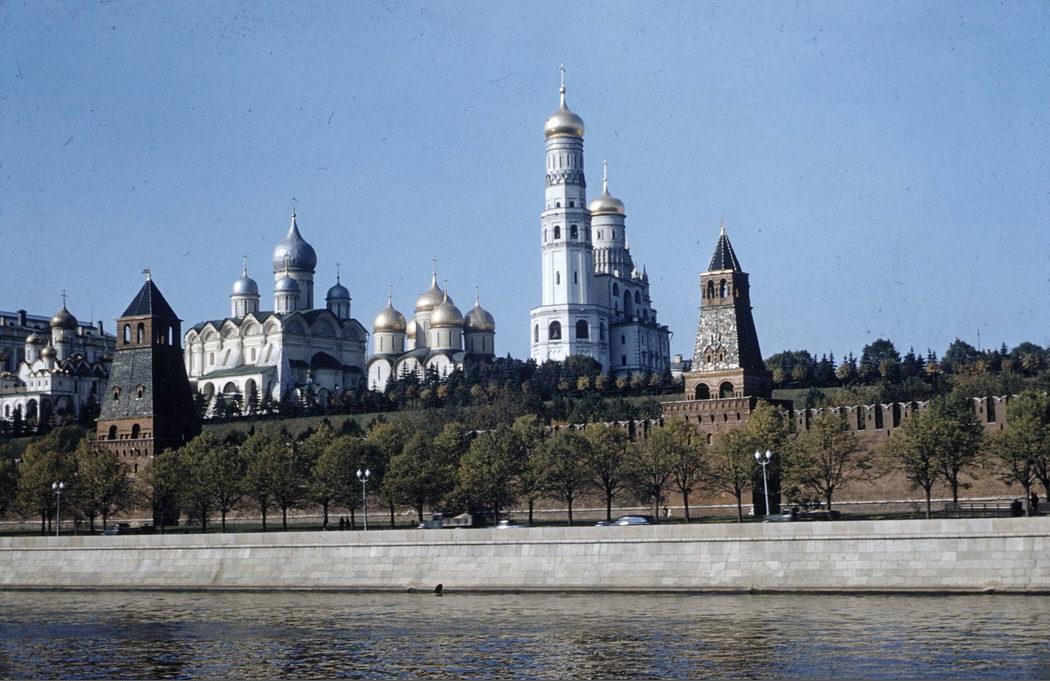 Вид на Кремль с Софийской набережной