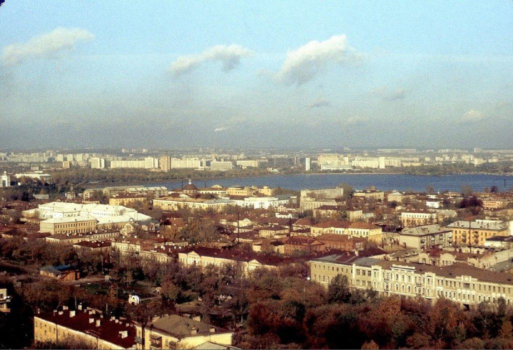 Вид на Черное Озеро со второго корпуса КГУ