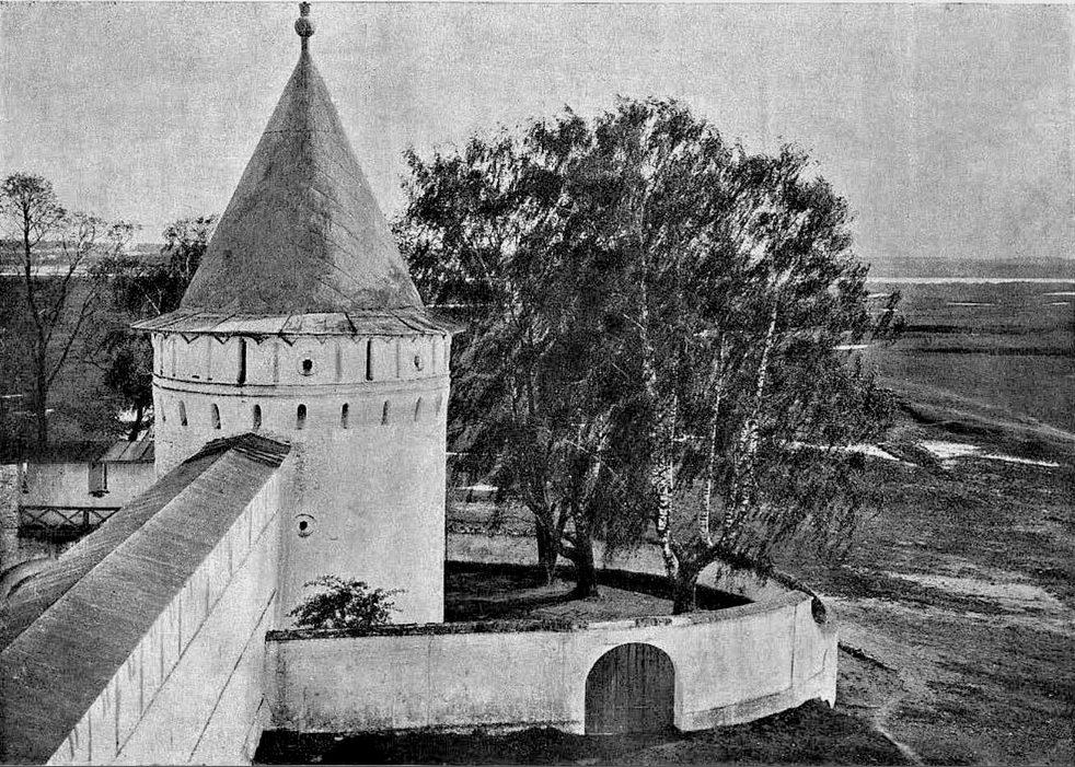 Юго-западная башня стены Ипатьевского монастыря