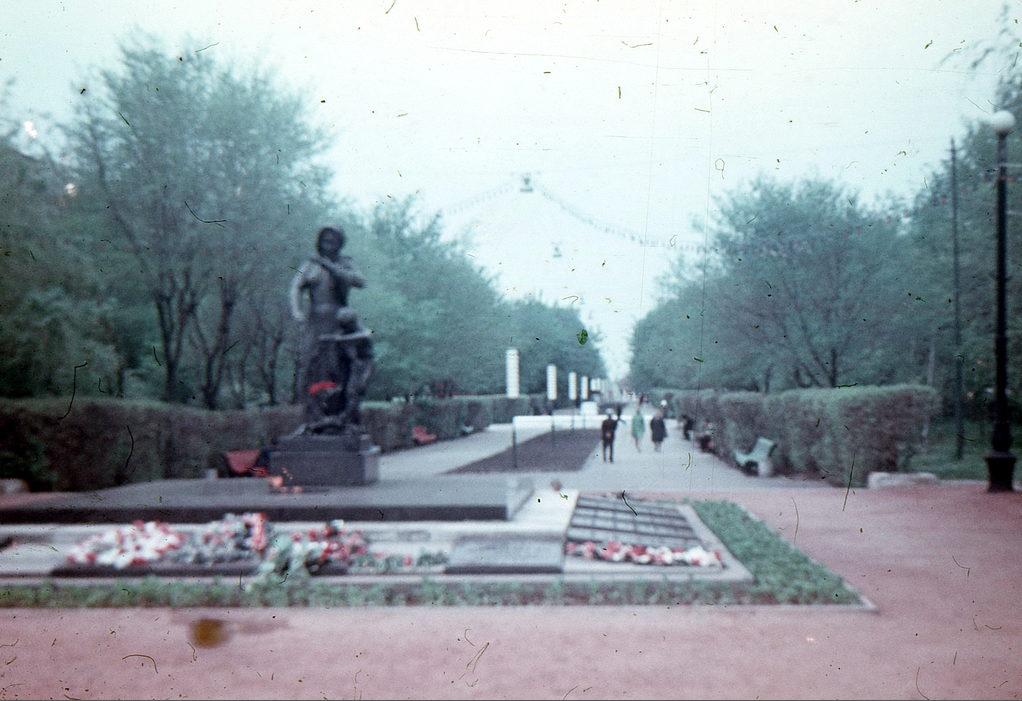 Вечный огонь у памятника героям гражданской и Великой Отечественной войны