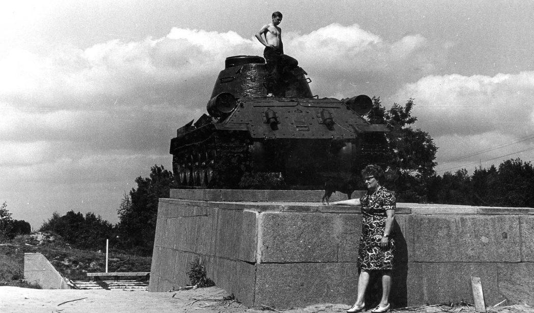 Танк Т-34 на Ленинградском шоссе
