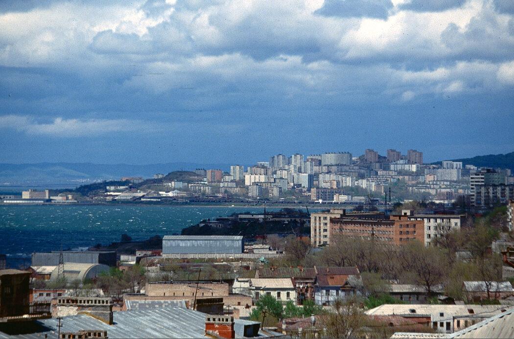Вид на район Второй Речки из гостиницы "Владивосток"