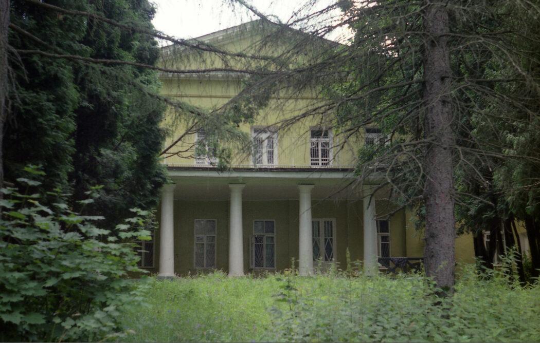 Усадьба Измалково, главный дом со стороны парка